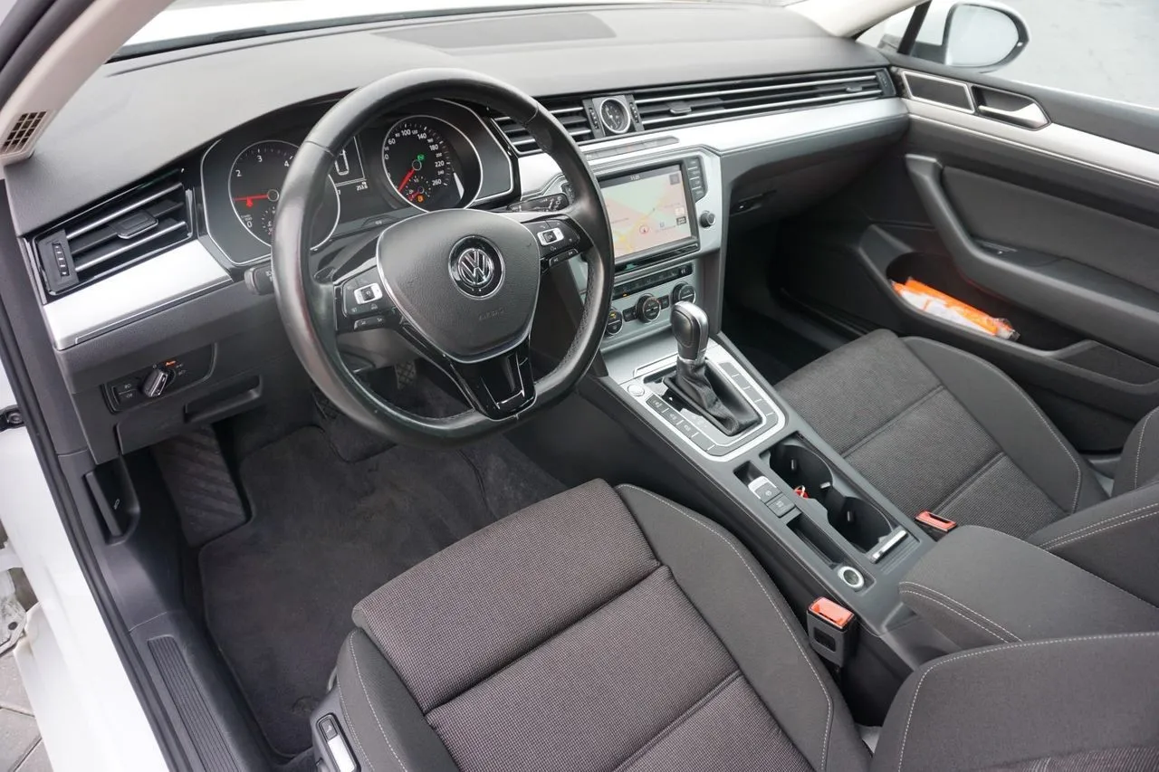 Volkswagen Passat Variant 2.0 TDI R Line DSG...  Image 8